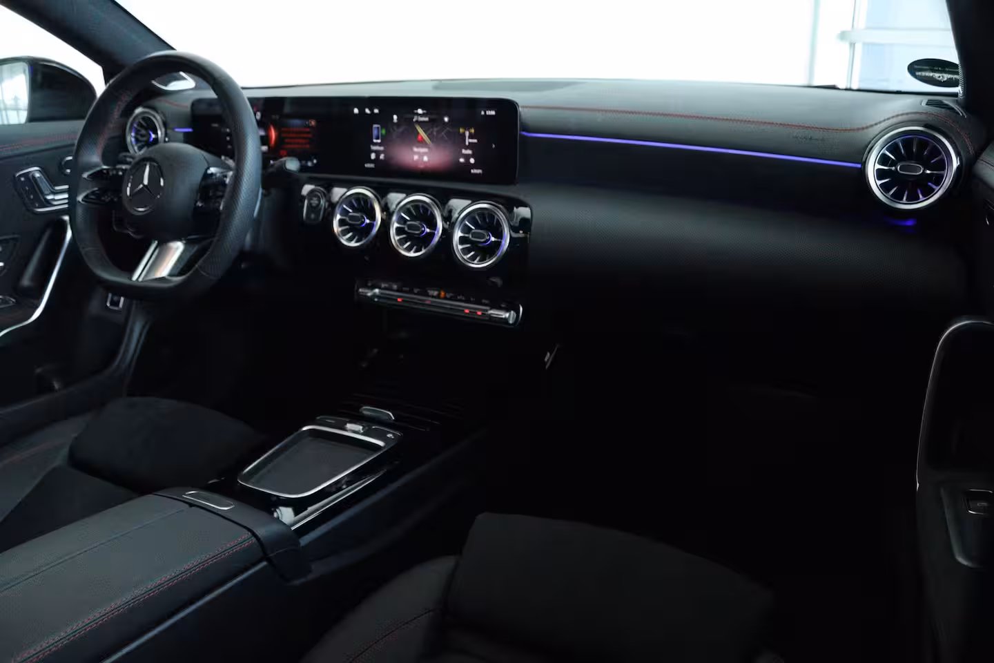 Mercedes-Benz CLA-klasse Shooting Brake 200 AMG Line | Adapt. Cruise | Burmester Surround | Head-up | 360 Camera | Memory | Schuif