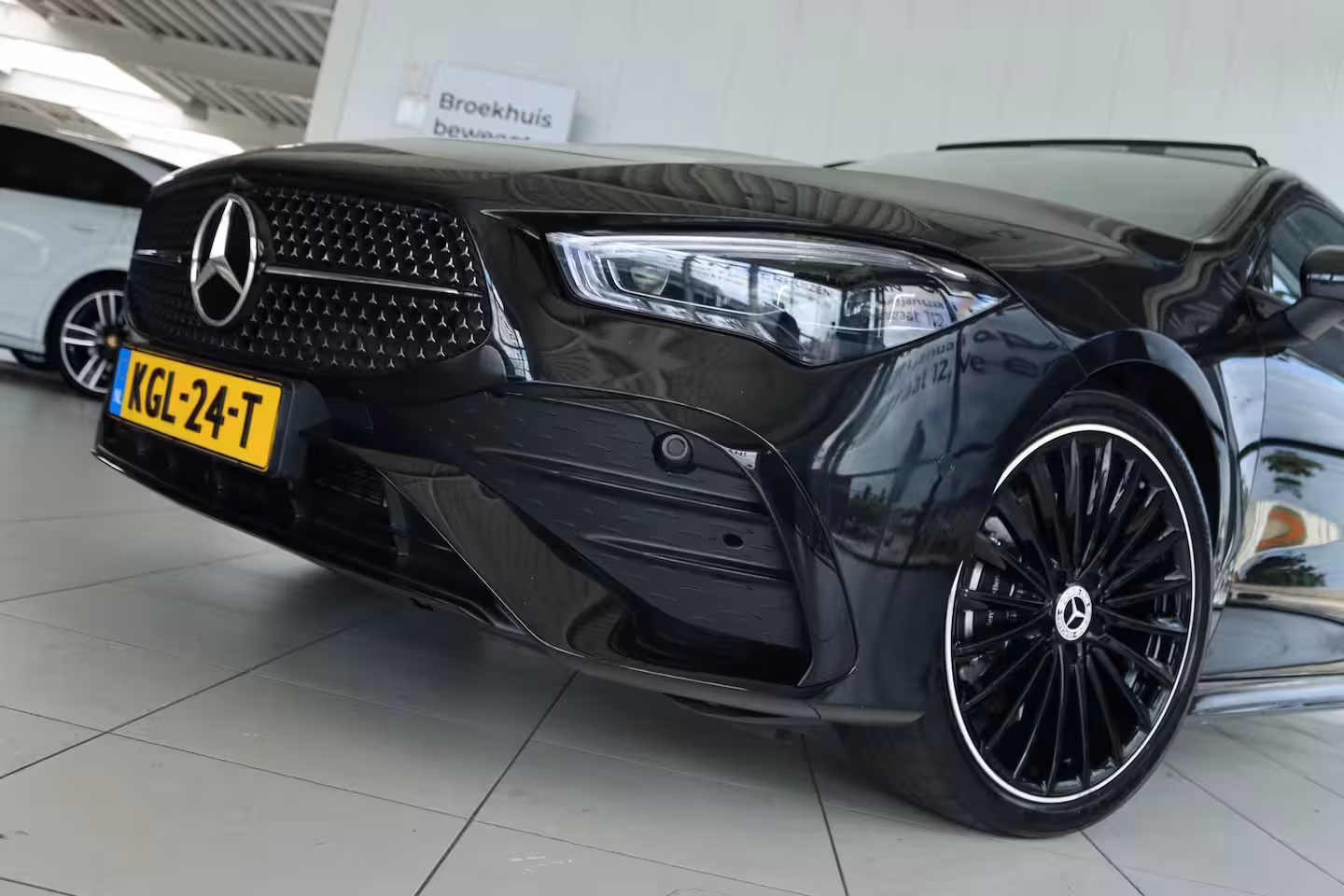 Mercedes-Benz CLA-klasse Shooting Brake 200 AMG Line | Adapt. Cruise | Burmester Surround | Head-up | 360 Camera | Memory | Schuif