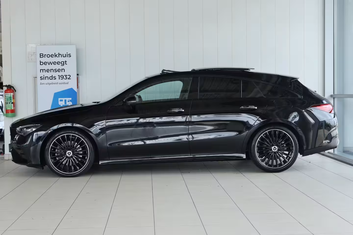 Mercedes-Benz CLA-klasse Shooting Brake 200 AMG Line | Adapt. Cruise | Burmester Surround | Head-up | 360 Camera | Memory | Schuif