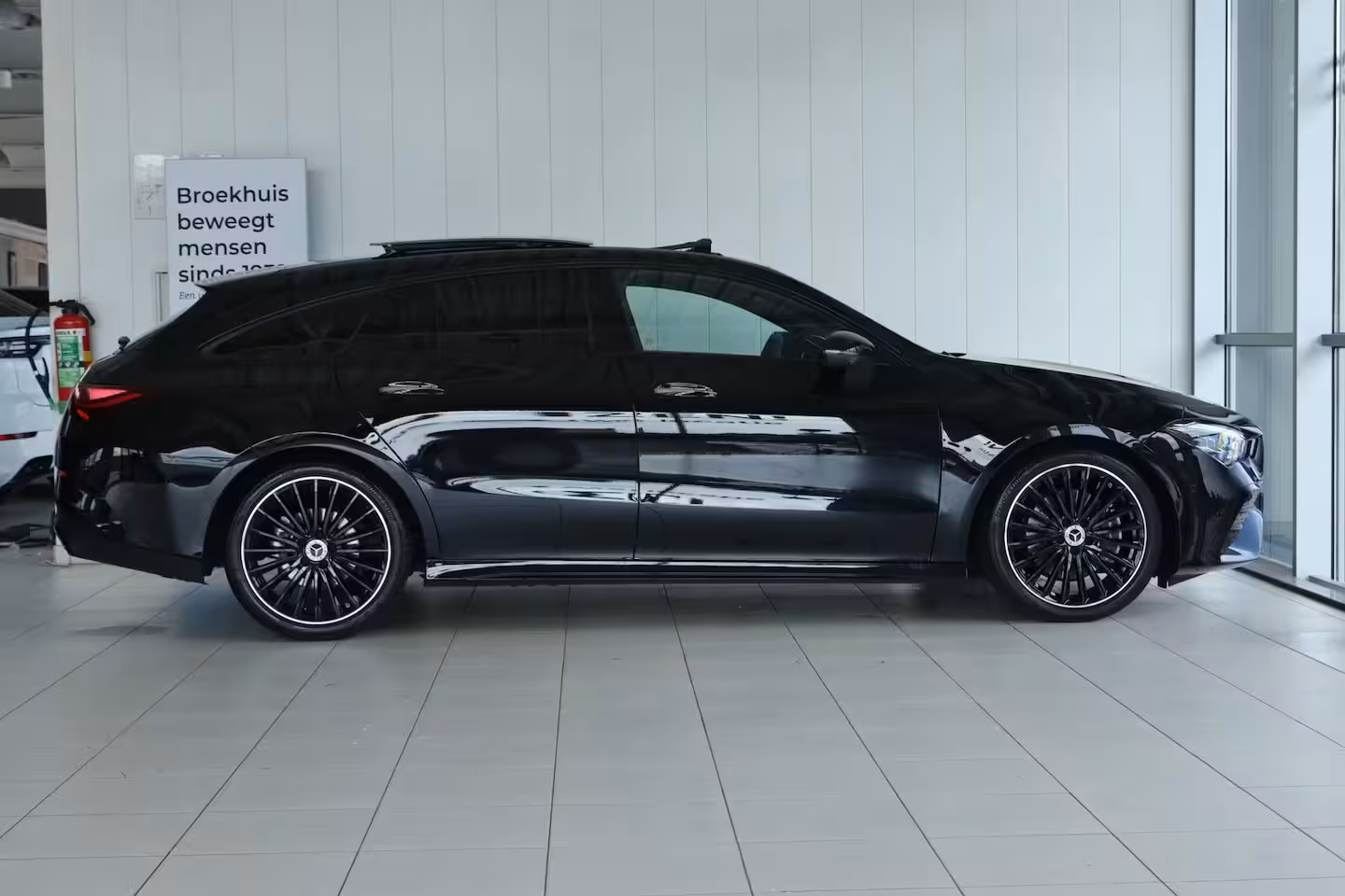 Mercedes-Benz CLA-klasse Shooting Brake 200 AMG Line | Adapt. Cruise | Burmester Surround | Head-up | 360 Camera | Memory | Schuif