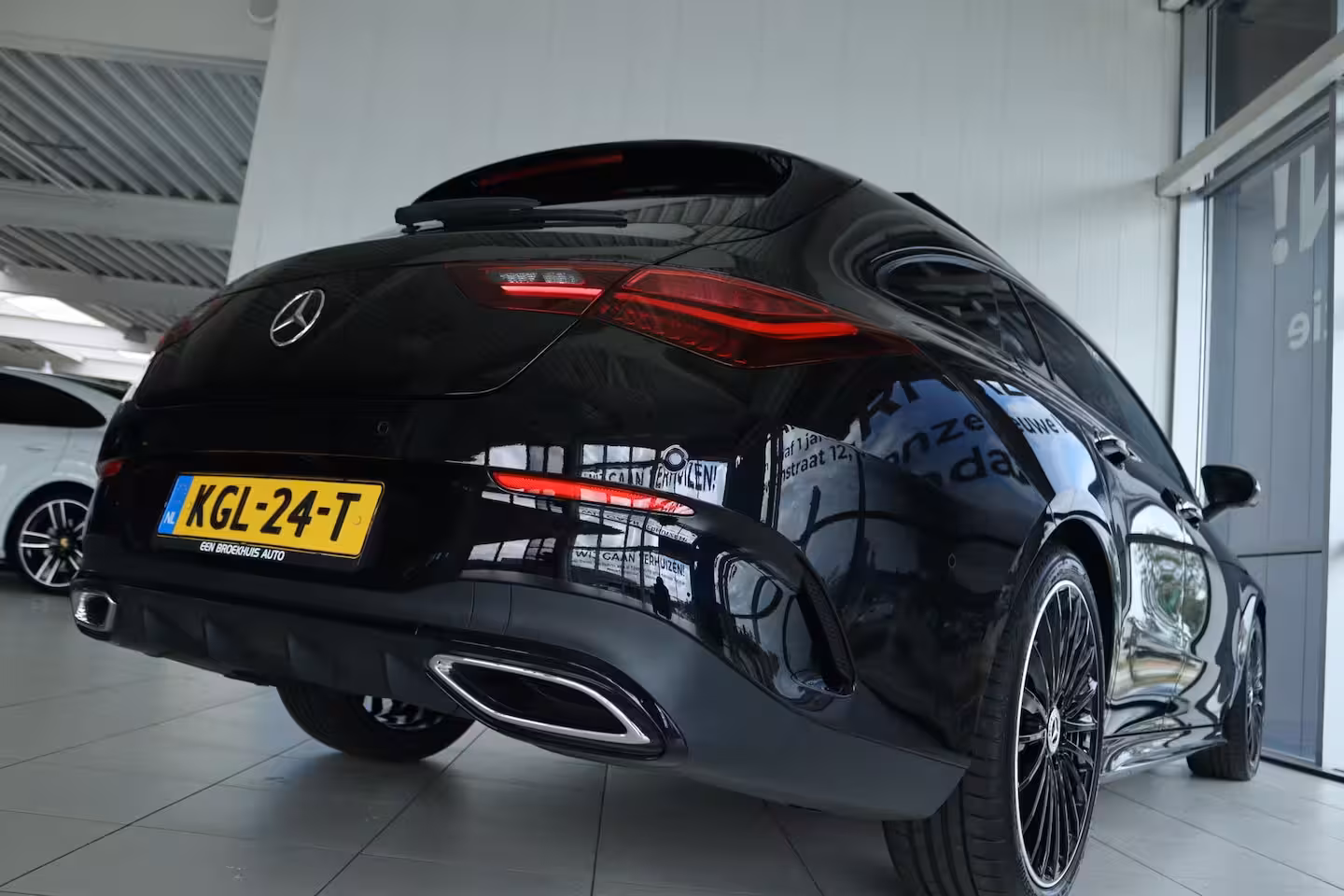 Mercedes-Benz CLA-klasse Shooting Brake 200 AMG Line | Adapt. Cruise | Burmester Surround | Head-up | 360 Camera | Memory | Schuif