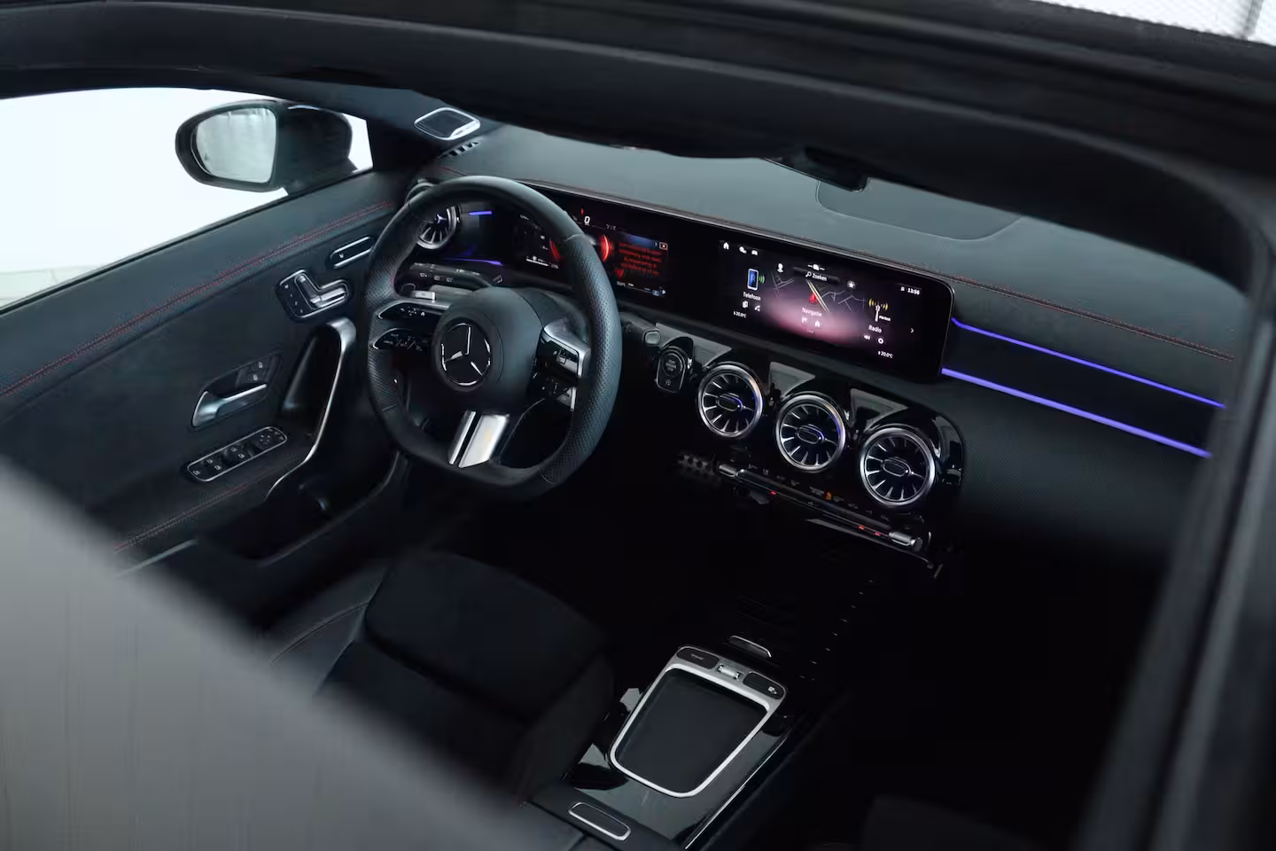 Mercedes-Benz CLA-klasse Shooting Brake 200 AMG Line | Adapt. Cruise | Burmester Surround | Head-up | 360 Camera | Memory | Schuif