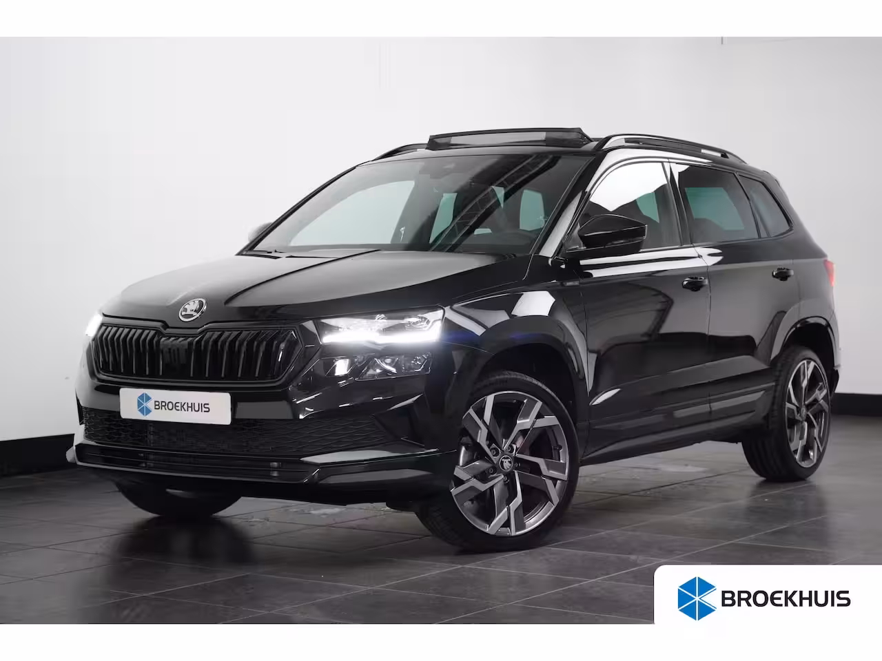 Skoda Karoq 1.5 TSI 150PK DSG-7 Sportline PANORAMADAK | NAVIGATIE | STOELVERW. | 360 CAMERA | 19 INCH