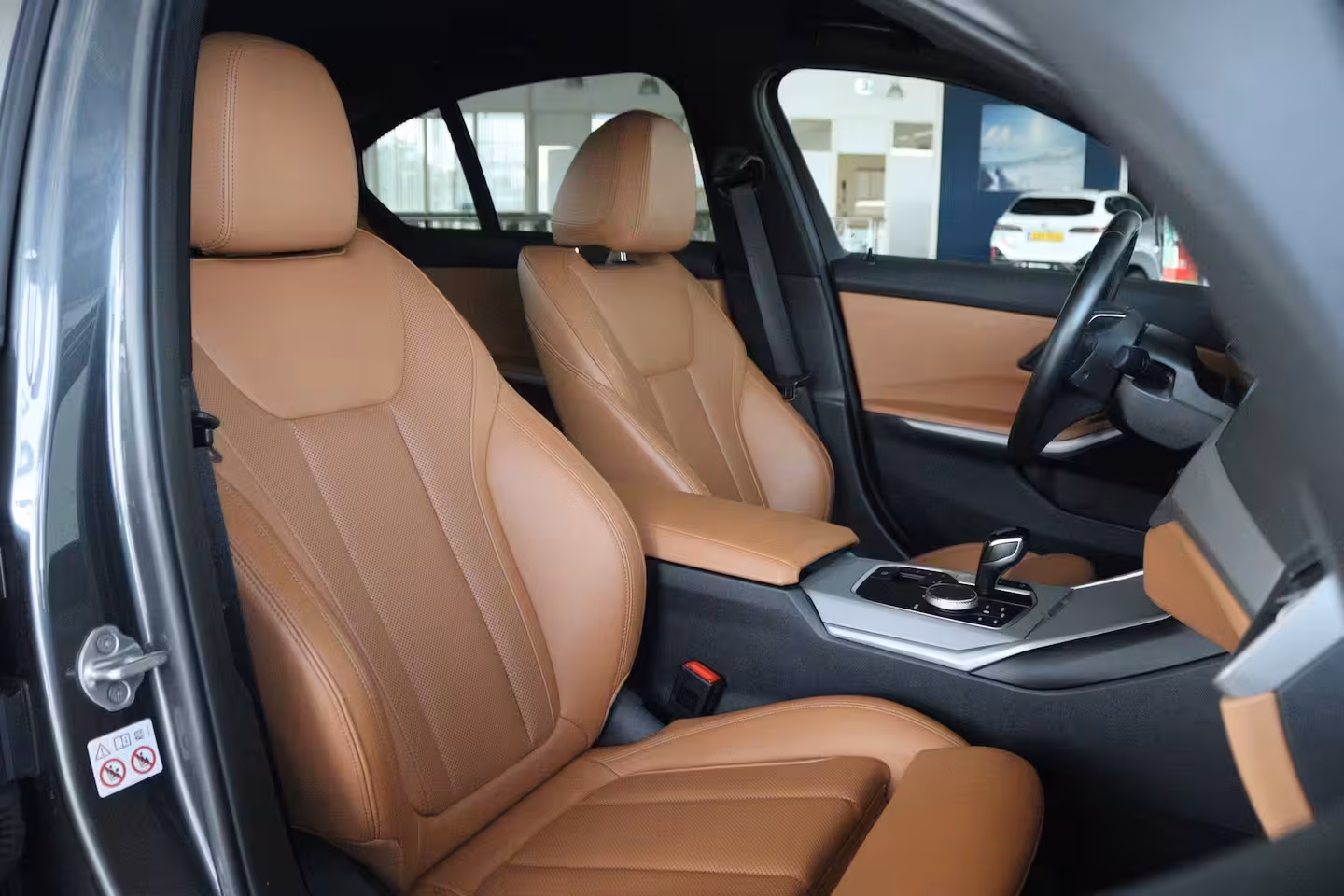 BMW 3-serie 330e Business Edition Plus | Cruise Control | Camera | Stoelverwarming | LEDER | Carplay |