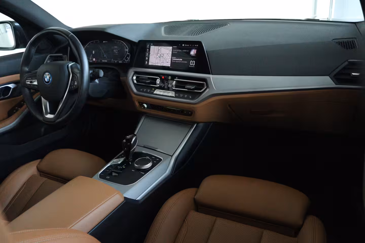 BMW 3-serie 330e Business Edition Plus | Cruise Control | Camera | Stoelverwarming | LEDER | Carplay |
