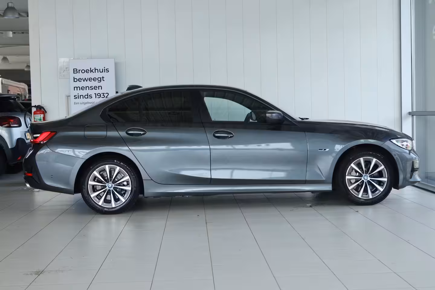 BMW 3-serie 330e Business Edition Plus | Cruise Control | Camera | Stoelverwarming | LEDER | Carplay |