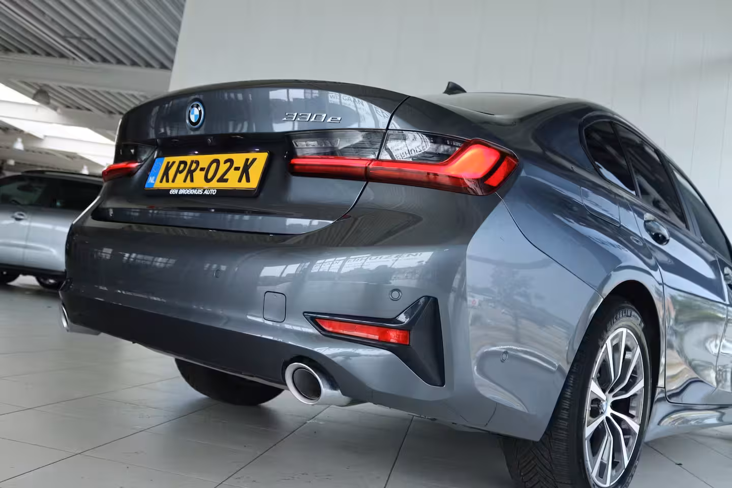 BMW 3-serie 330e Business Edition Plus | Cruise Control | Camera | Stoelverwarming | LEDER | Carplay |