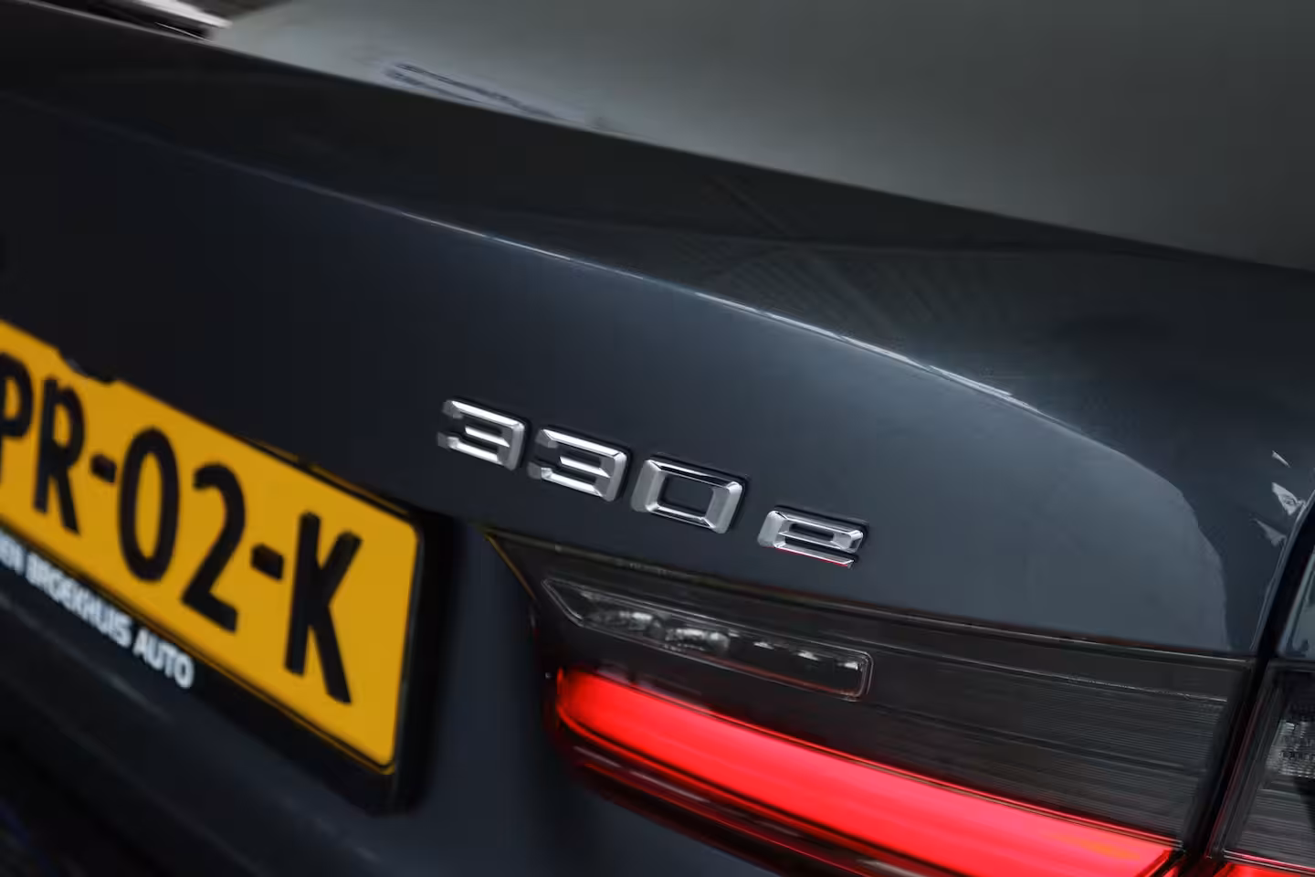 BMW 3-serie 330e Business Edition Plus | Cruise Control | Camera | Stoelverwarming | LEDER | Carplay |