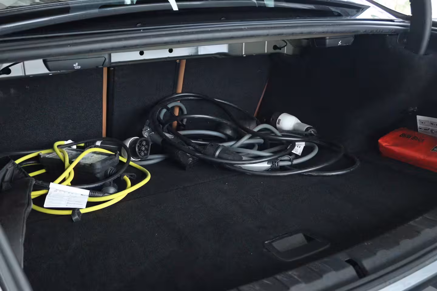 BMW 3-serie 330e Business Edition Plus | Cruise Control | Camera | Stoelverwarming | LEDER | Carplay |