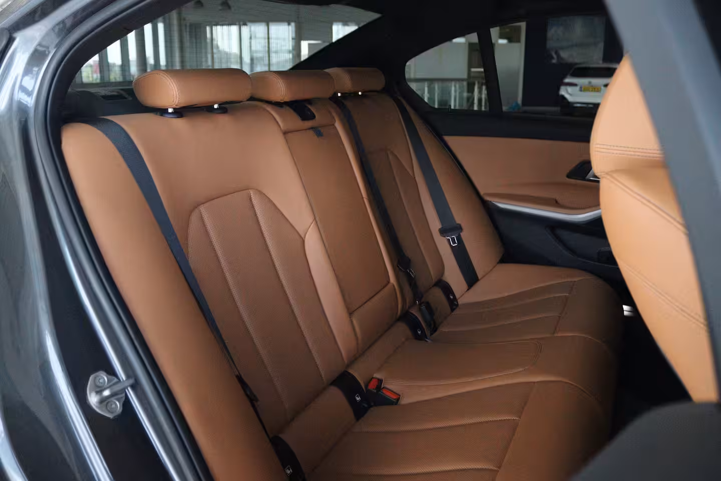 BMW 3-serie 330e Business Edition Plus | Cruise Control | Camera | Stoelverwarming | LEDER | Carplay |