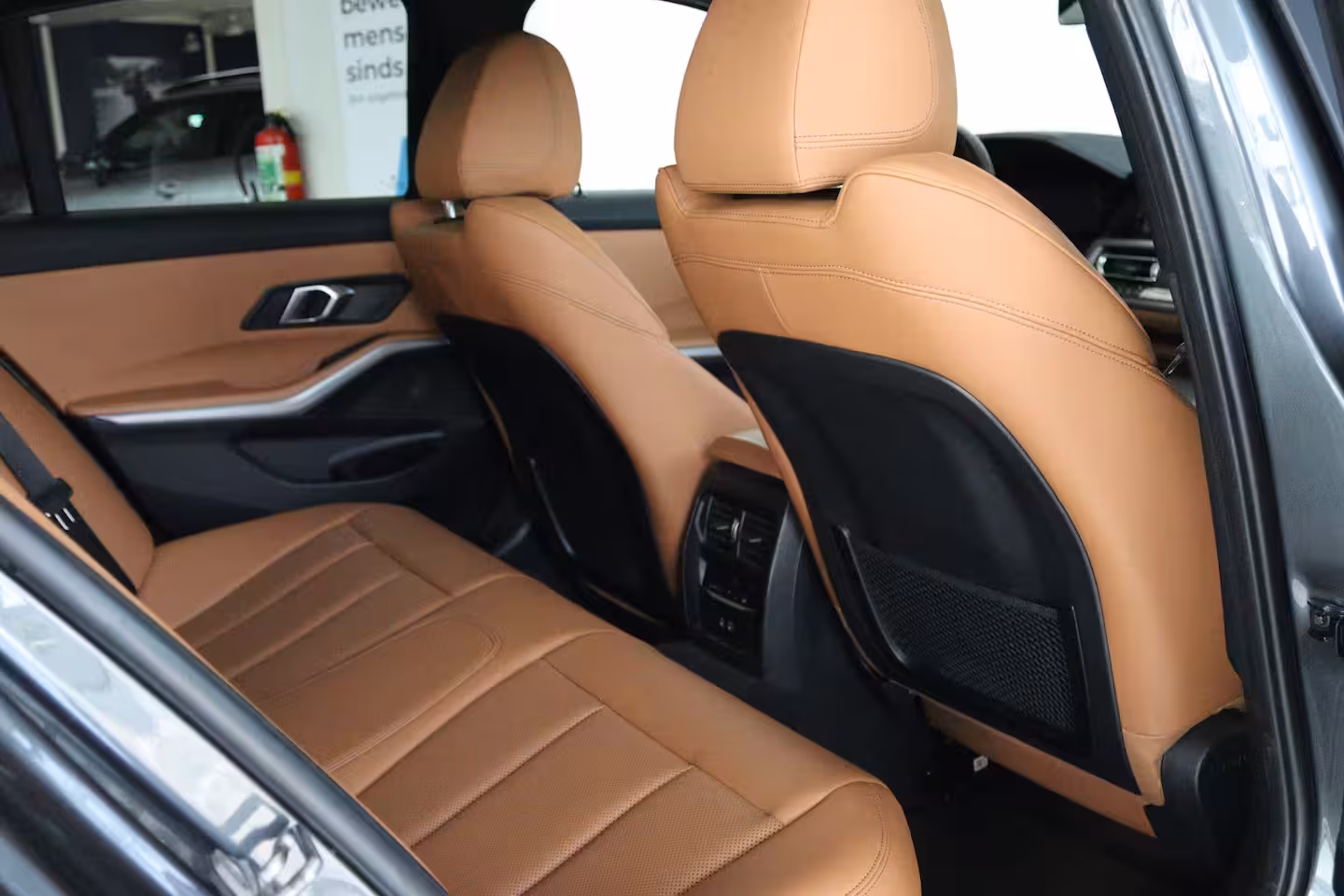 BMW 3-serie 330e Business Edition Plus | Cruise Control | Camera | Stoelverwarming | LEDER | Carplay |