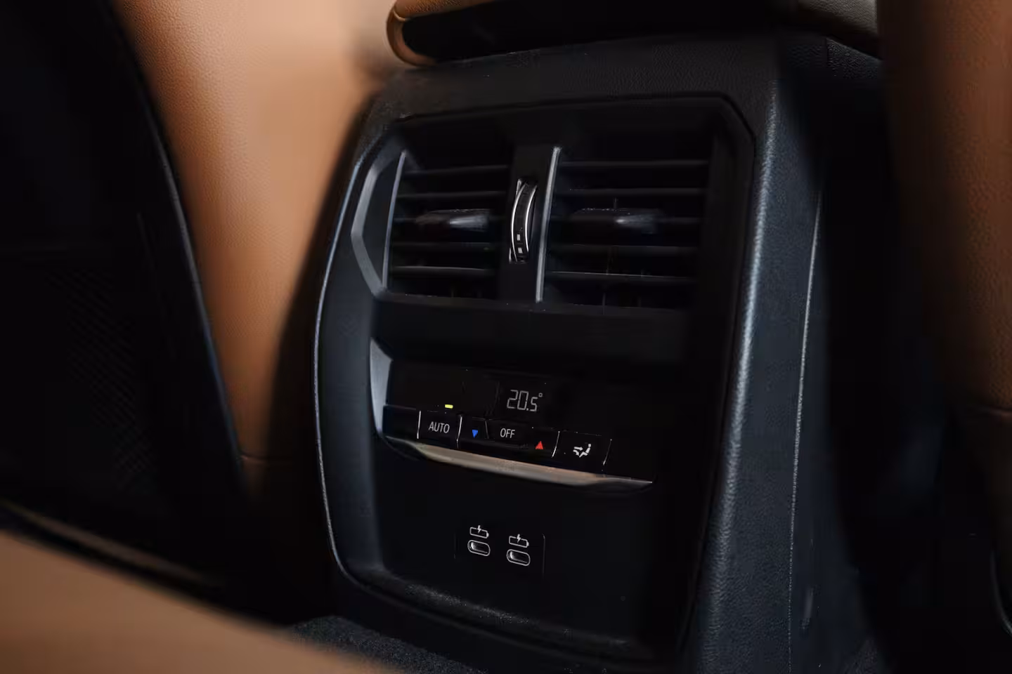 BMW 3-serie 330e Business Edition Plus | Cruise Control | Camera | Stoelverwarming | LEDER | Carplay |