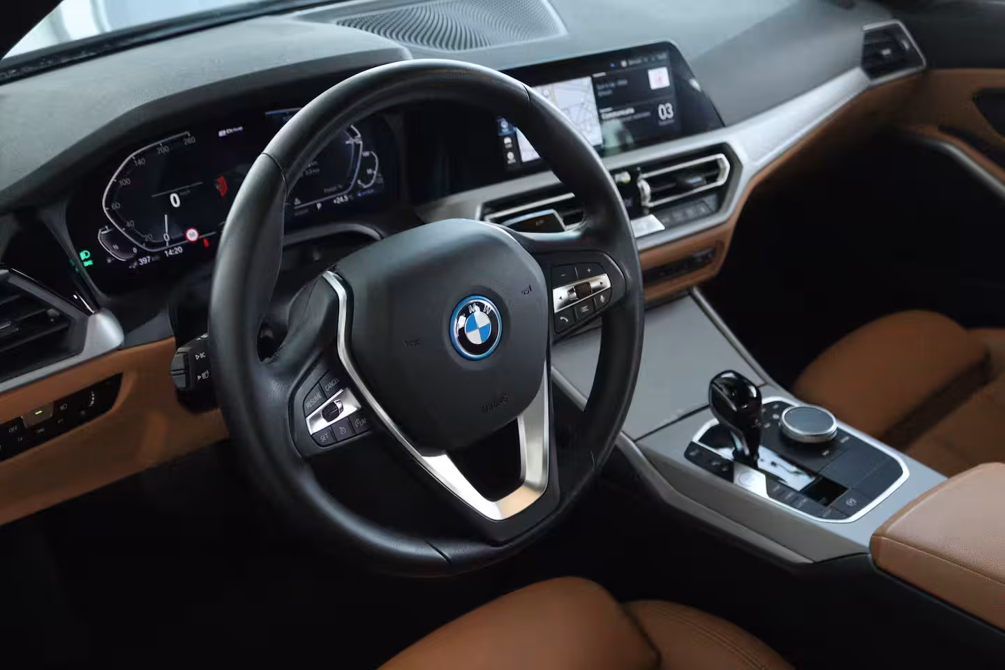 BMW 3-serie 330e Business Edition Plus | Cruise Control | Camera | Stoelverwarming | LEDER | Carplay |