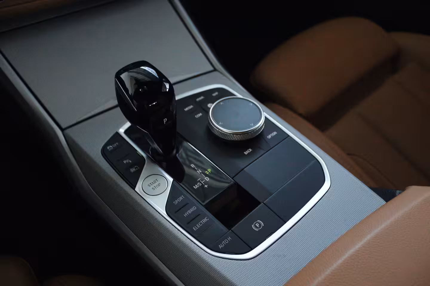 BMW 3-serie 330e Business Edition Plus | Cruise Control | Camera | Stoelverwarming | LEDER | Carplay |