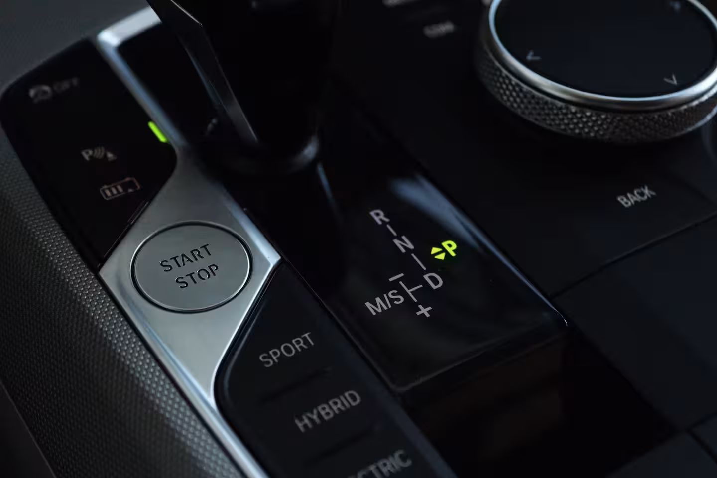 BMW 3-serie 330e Business Edition Plus | Cruise Control | Camera | Stoelverwarming | LEDER | Carplay |