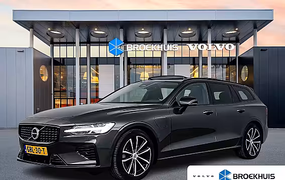 Volvo V60 T6 Recharge Ultra Dark | 18" | Trekhaak | Panoramadak | Head-Up | Full LED | Harman Kardon