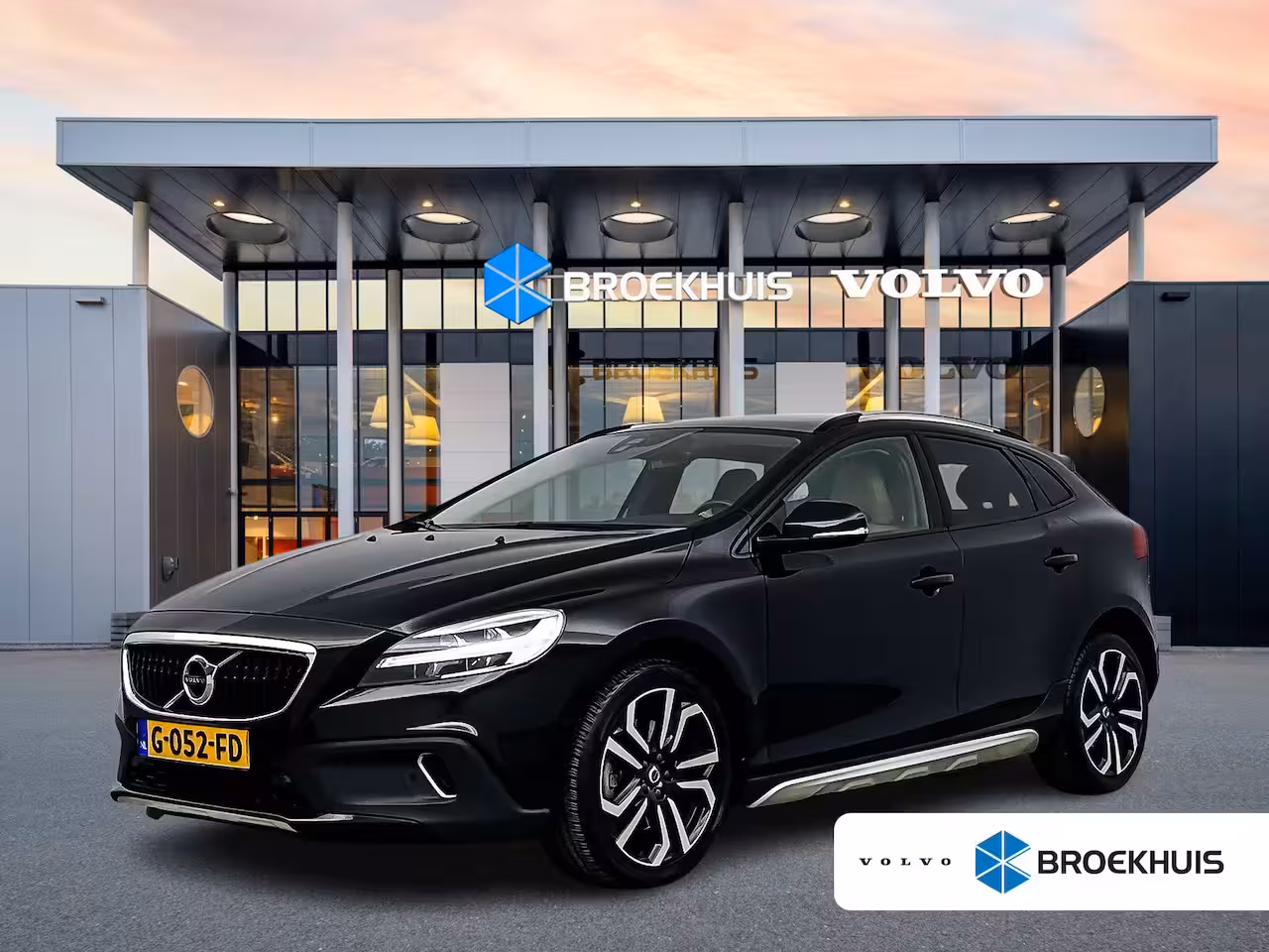 Volvo V40 Cross Country T3 Polar+ Luxury | 1E EIGENAAR | 18" Allseason | Exterior Styling Pack | Leder | Panoramad