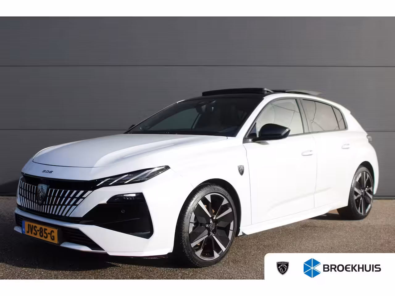 Peugeot 308 1.2 Hybrid 145 e-DCS6 GT | Panorama/schuifdak | Luxe stoelen | Focal | Trekhaak | Nieuw mo
