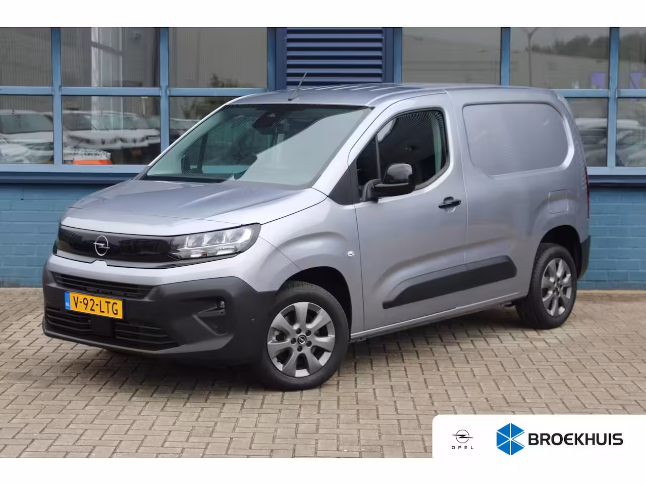 Opel Combo 1.5 130 PK Carplay / 16" LMV / Camera / Navigatie | 10'' HD Radio NAV & DAB+ incl. Apple C