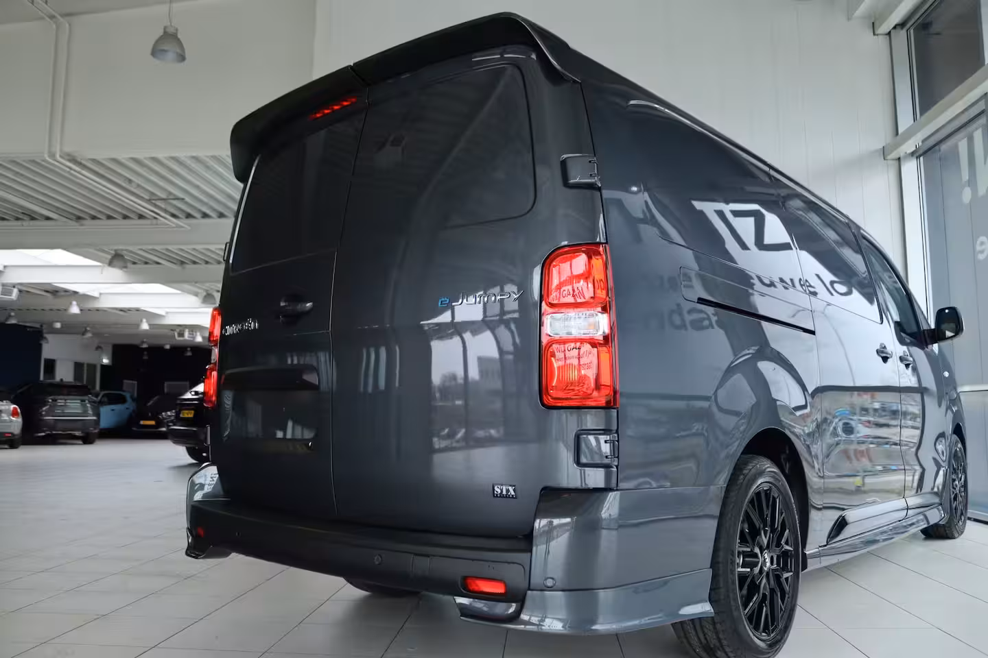 Citroën ë-Jumpy L3 136 75 kWh STX EDITION | LED | Stoel+Stuurverwarming | Betimmering | Leder | Camera | N