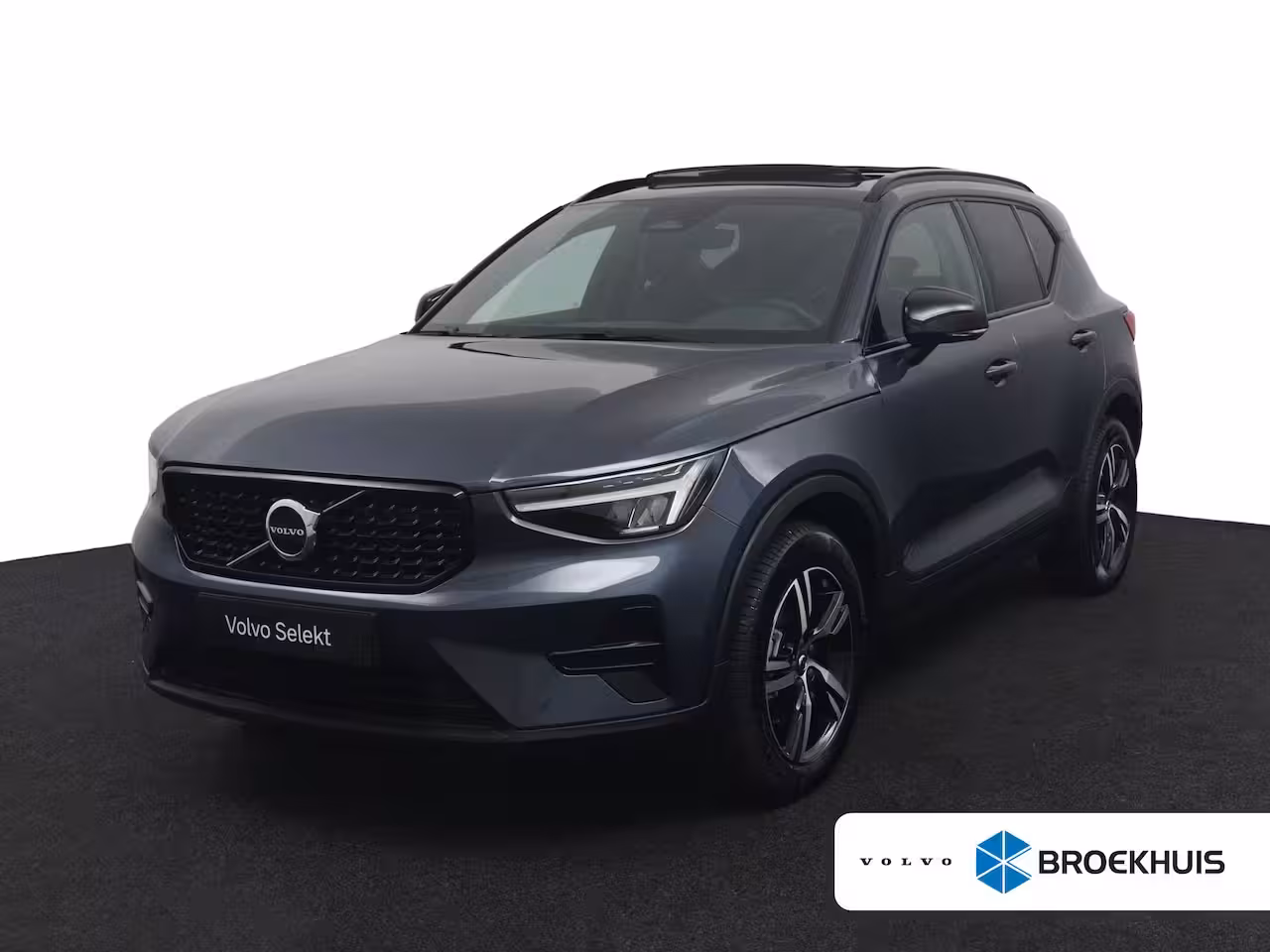 Volvo XC40 2.0 B4 Plus Dark | Panoramadak | Trekhaak | Stoelgeheugen |