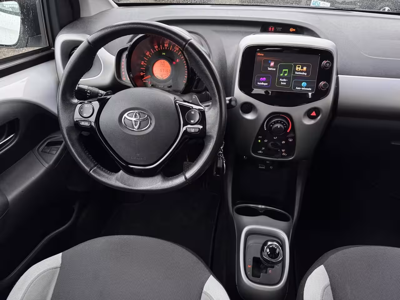 Toyota Aygo 1.0 VVT-i x-play Automaat Camera Stoelverwarming CarplayGarantie