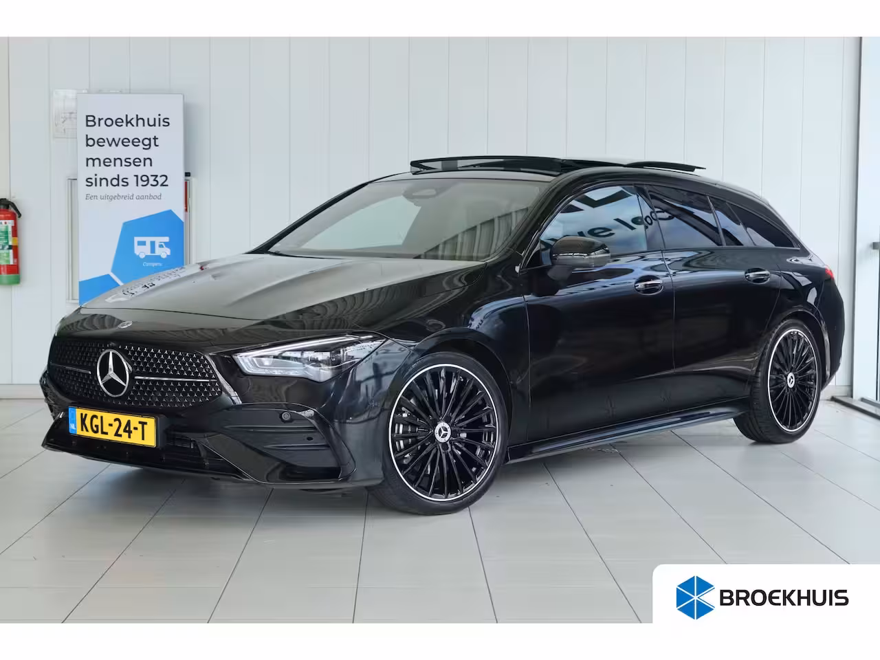 Mercedes-Benz CLA-klasse Shooting Brake 200 AMG Line | Adapt. Cruise | Burmester Surround | Head-up | 360 Camera | Memory | Schuif