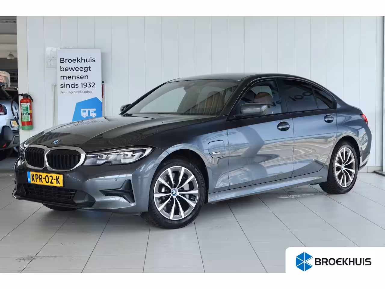 BMW 3-serie 330e Business Edition Plus | Cruise Control | Camera | Stoelverwarming | LEDER | Carplay |