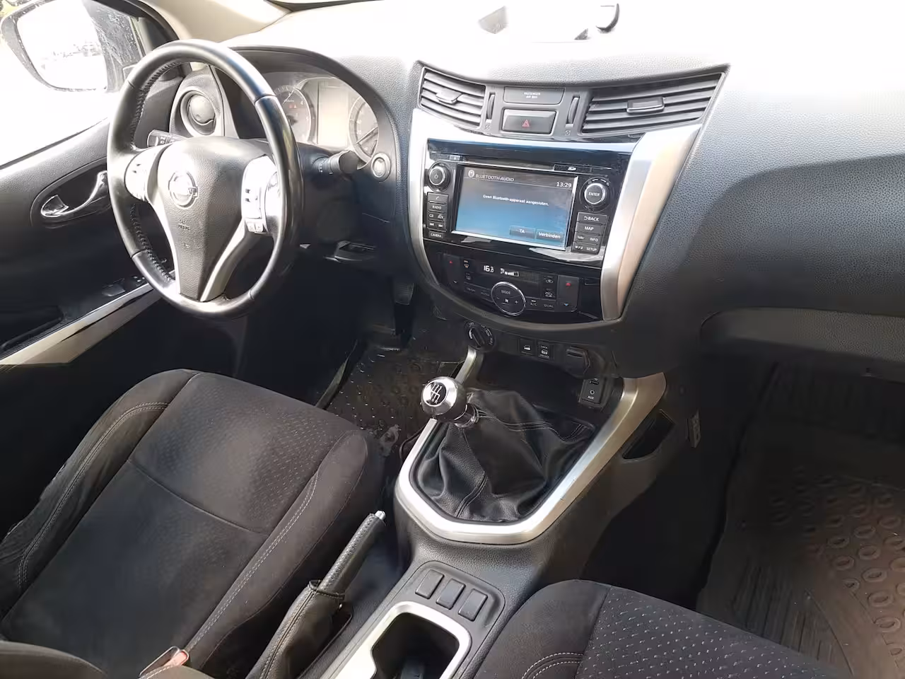 Nissan Navara 2.3 dCi Tekna King Cab
