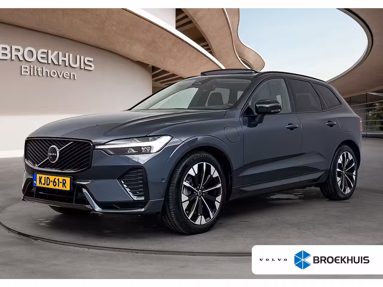 Volvo XC60 Facelift T6 Plug-in hybrid AWD Ultra Dark | Luchtvering | Trekhaak | Extra Getint Glas | P