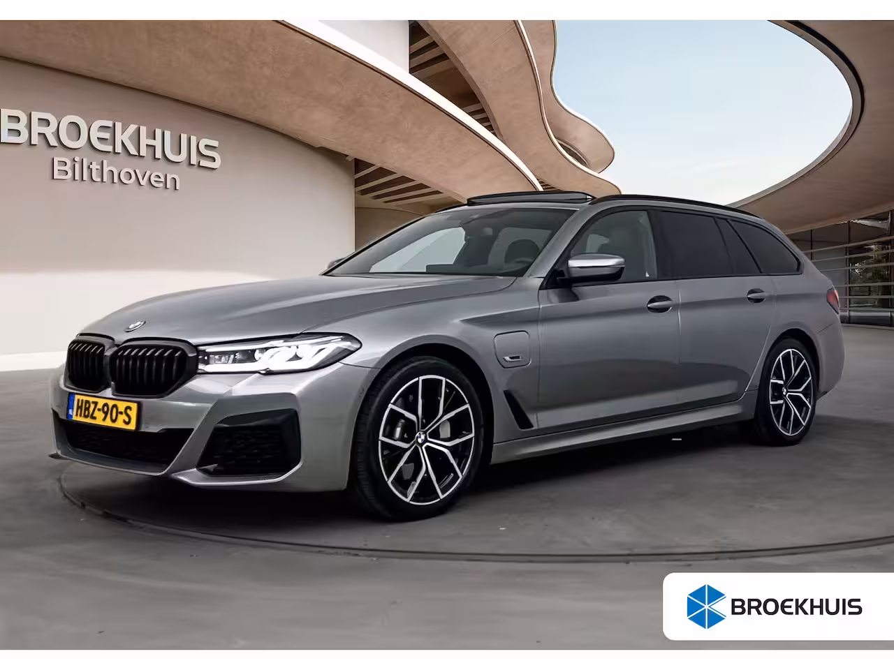 BMW 5-serie Touring 530e xDrive Business Edition Plus | 19 inch LM Y-spaak (styling 845 M) Bicolor Jet Black |