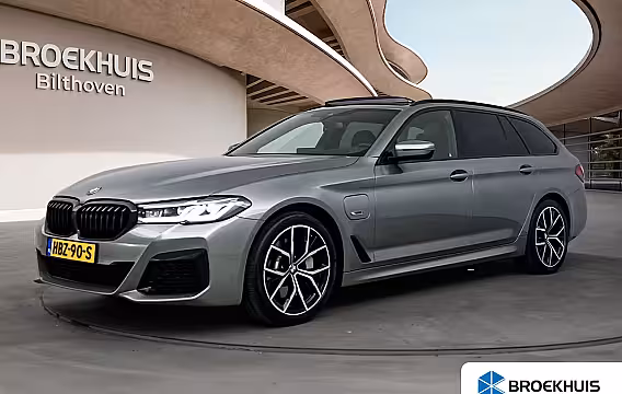 BMW 5-serie Touring 530e xDrive Business Edition Plus | 19 inch LM Y-spaak (styling 845 M) Bicolor Jet Black |