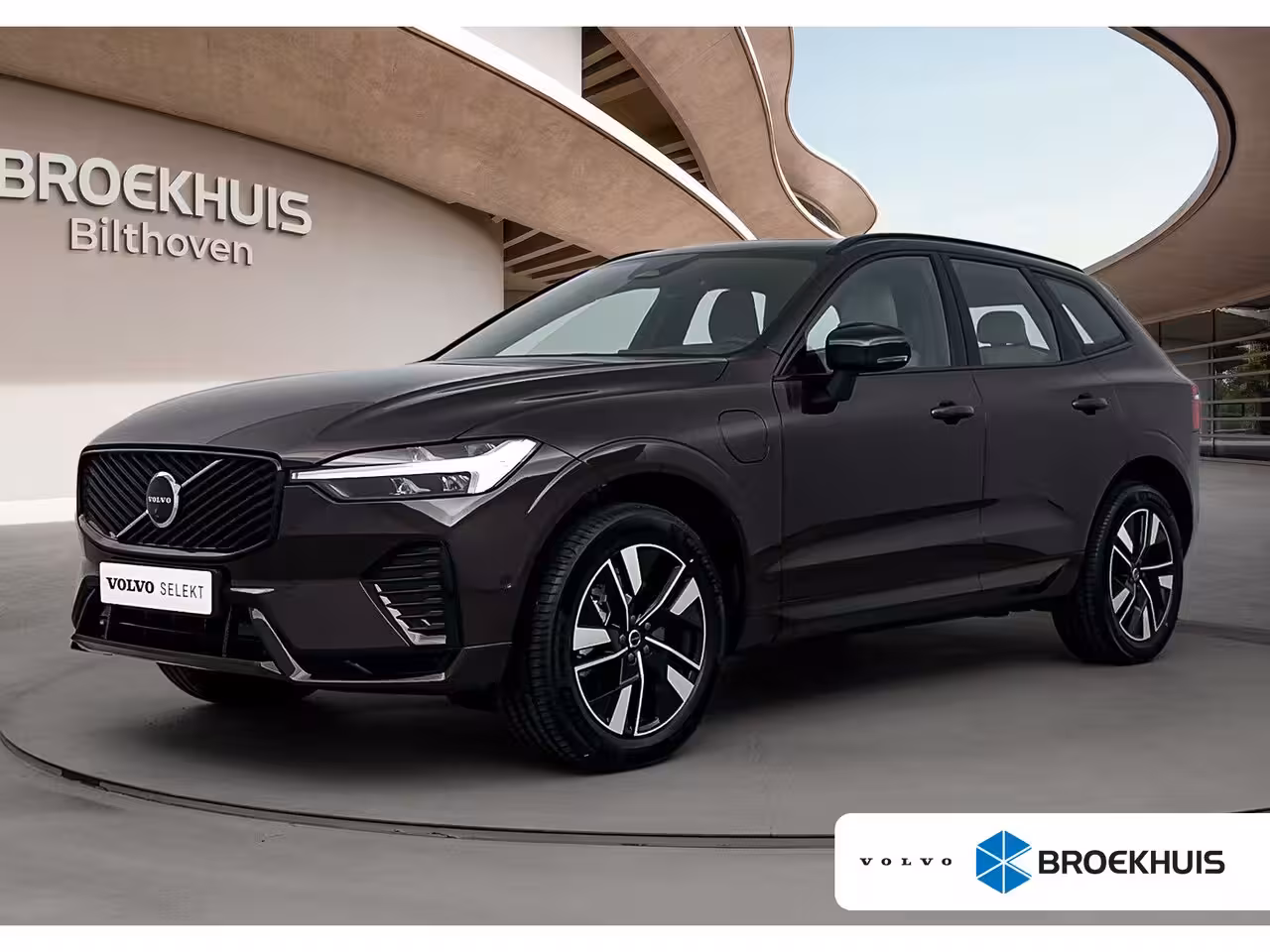 Volvo XC60 Facelift T6 Plug-in hybrid AWD Plus Dark | Panoramadak | PDC V+A en 360 Camera | Stoel+stu