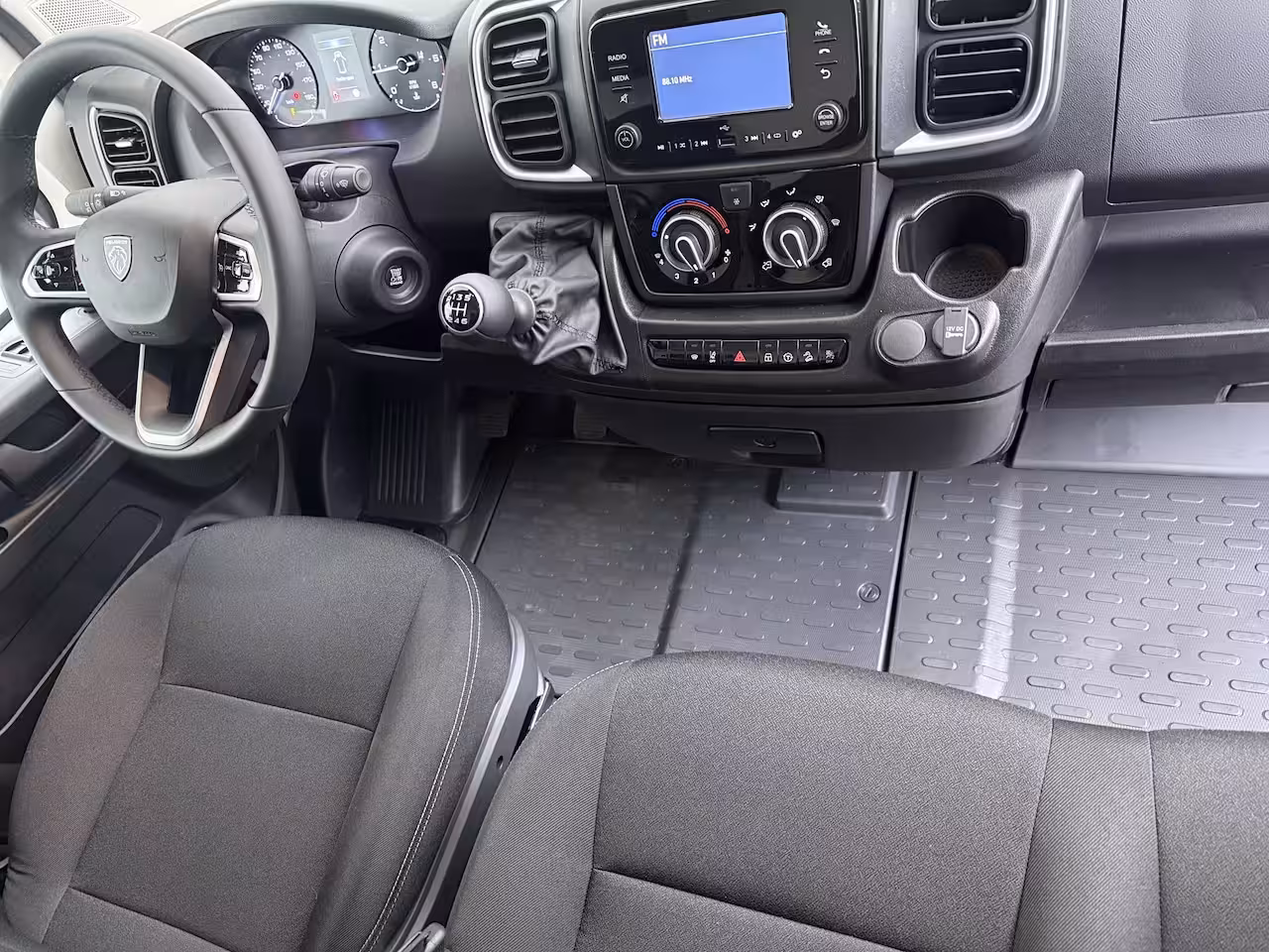 Peugeot Boxer 2.2 BlueHDi 140pk L2H2 3.5t | NIEUW BPM VRIJ | Achteruitrijcamera | Airco (automatisch) |