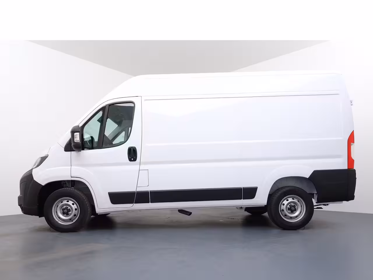 Peugeot Boxer 2.2 BlueHDi 140pk L2H2 3.5t | NIEUW BPM VRIJ | Achteruitrijcamera | Airco (automatisch) |