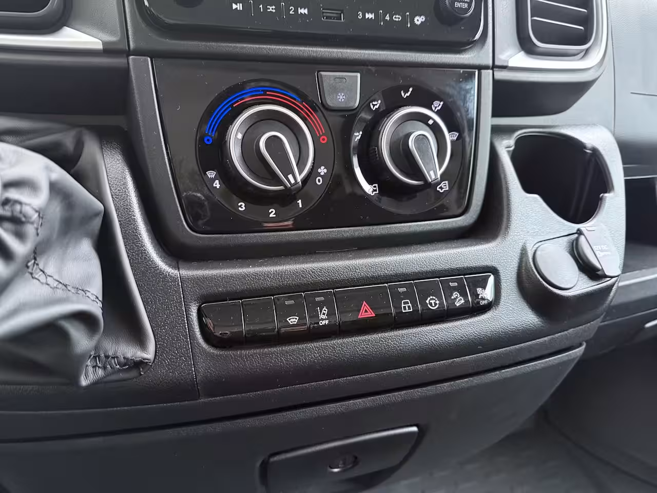 Peugeot Boxer 2.2 BlueHDi 140pk L2H2 3.5t | NIEUW BPM VRIJ | Achteruitrijcamera | Airco (automatisch) |