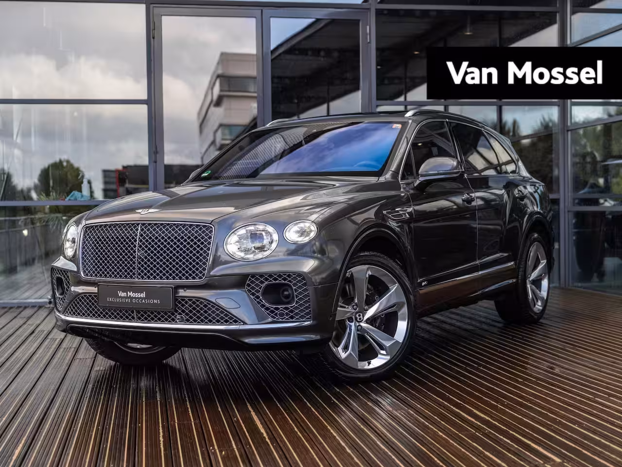 Bentley Bentayga 4.0 V8 | TOUR PAKKET | CITY PAKKET | NAIM SOUND | 22 INCH | PANORAMA/SCHUIF-KANTELDAK | HE