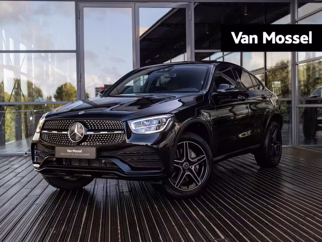 Mercedes-Benz GLC-klasse Coupé 300e 4MATIC Business Solution AMG | SCHUIF-KANTELDAK | 360 CAMERA | KEYLESS ENTRY | APPLE
