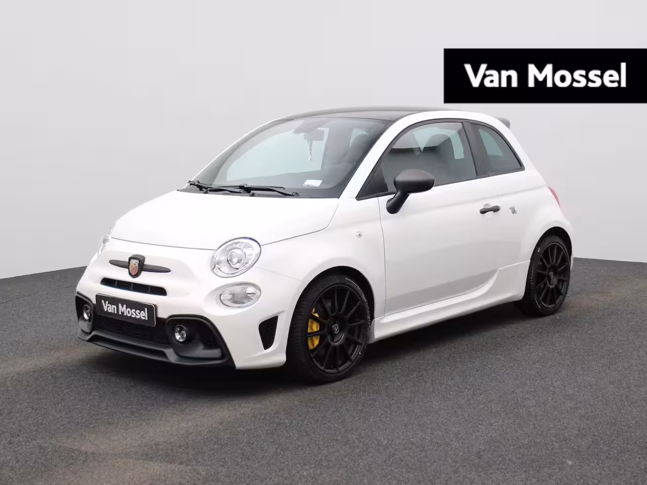 Abarth 695 1.4 T-Jet Competizione | Automaat | SABELT Sportstoelen | Apple Carplay/Android Auto | Par