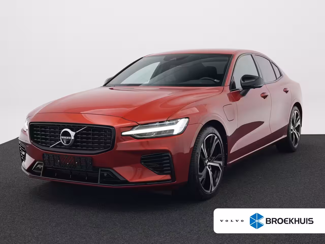 Volvo S60 T8 Recharge AWD Plus Dark | Long Range | 455pk | 360° Camera | Privacy Glass | 19" | Elek