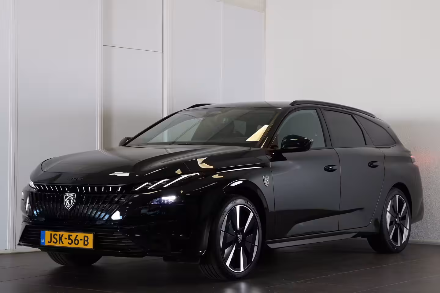 Peugeot e-308 SW GT 54 kWh | Navi | Camera | Verw. voorstoelen en stuur | PDC V+A | Keyless | Ad. cruise co