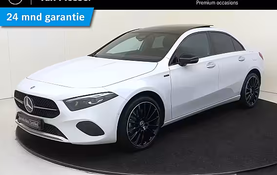 Mercedes-Benz A-klasse 250 e Luxury Line /Panoramadak /19 Inch /Nightpakket /18.868 KM