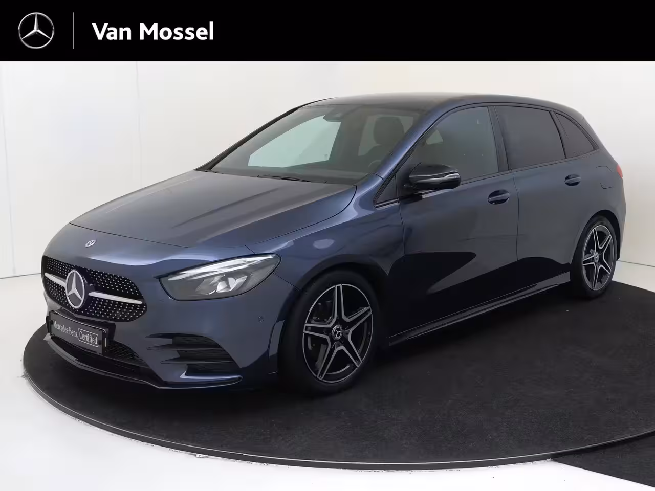 Mercedes-Benz B-klasse 180 Business Solution AMG /Nightpakket /18Inch /Achteruitrijcamera /CarPlay