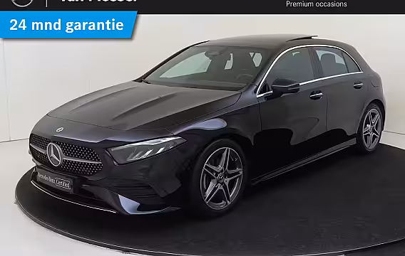 Mercedes-Benz A-klasse 180 AMG Line Panoramadak / Keyless Entry / Parkeercamera / Stoelverwarming /