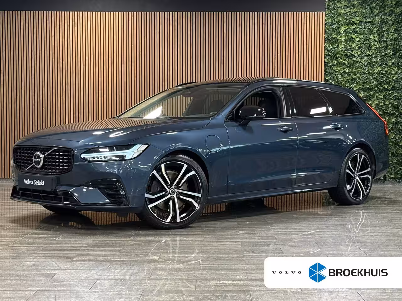 Volvo V90 T8 AWD Recharge Ultimate Dark | Bowers & Wilkins | Luchtvering | Stoelventilatie | Schuifd