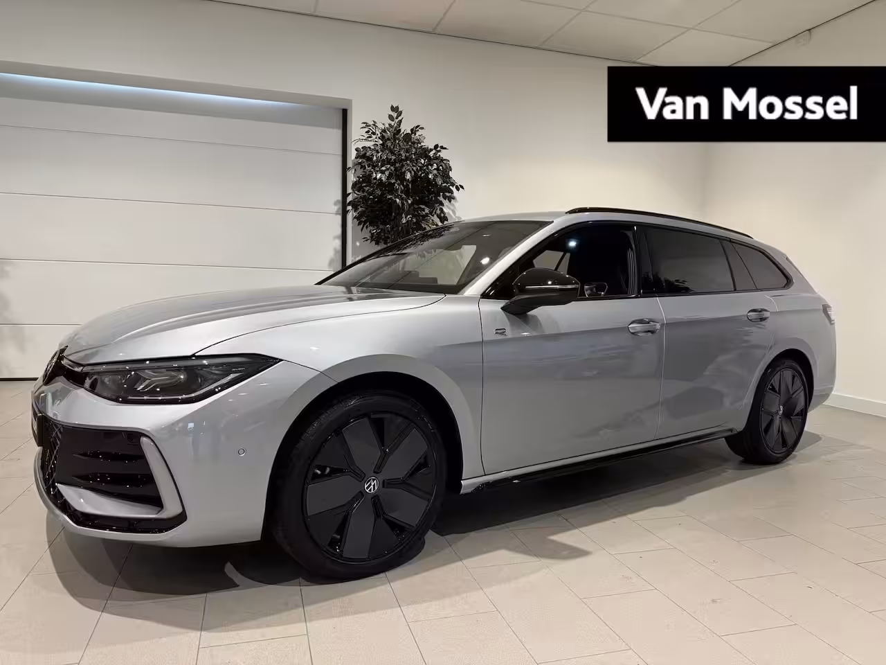 Volkswagen Passat Variant 1.5 eTSI R-Line Edition 150PK | Fysieke voorraad auto | Automaat | Direct leverbaar | Assi