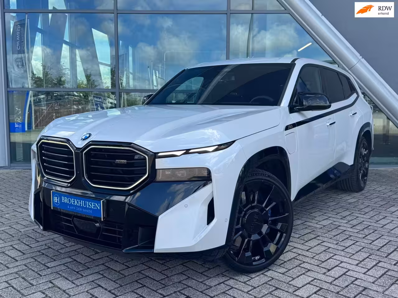 BMW XM PHEV 30 kWh M-Sport V8 653pk Driving Assist / Bowers Wilkins Audio / 23inc /Massage Stoele