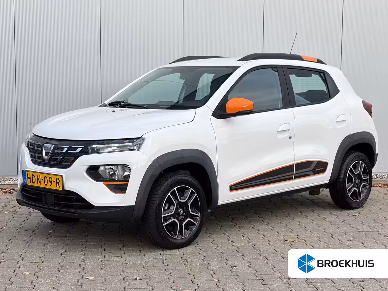 Dacia Spring Comfort Plus 27kWh | Airco | Bluetooth | Achteruitrijcamera | Navigatie | DAB radio | Kuns