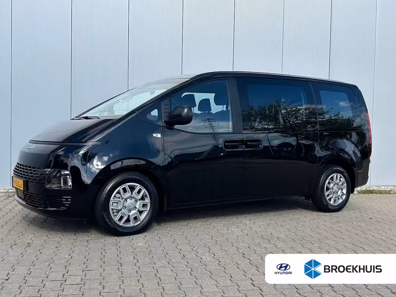 Hyundai Staria Dubbel Cabine UNIEK | Dubbele Cabine | Trekhaak 1500 KG Trekgewicht | Navigatie | Airco Au
