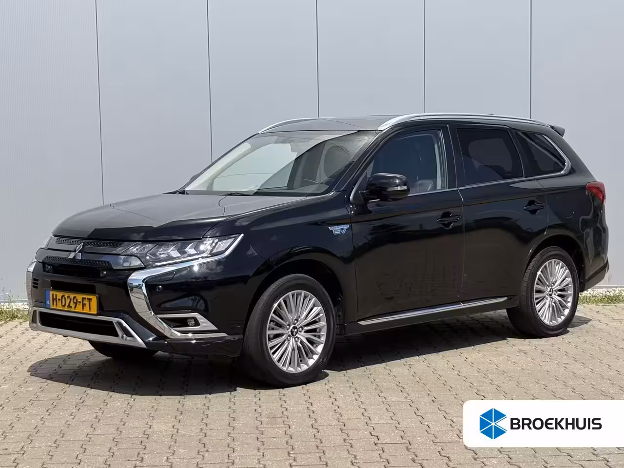 Mitsubishi Outlander 2.4 PHEV Intense+ / Stoel/Stuurverwarming / Climate control / Glazen schuif-/kanteldak / T